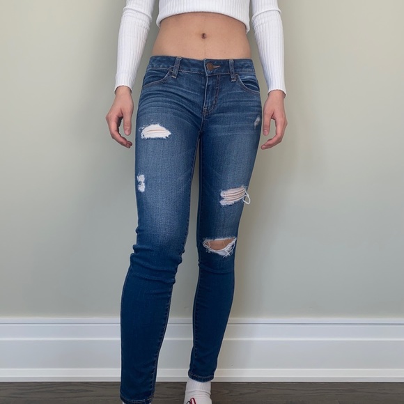 American eagle low waisted ripped skinny jeans